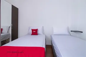 RedDoorz Plus near Grand Indonesia Jakarta - Room