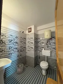 The Hilltop Haven Resort Manali - Badrum