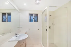 Summer Place - 24 Shearwater Street - Bathroom