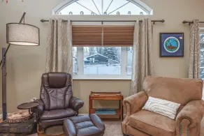 2BR Home w/ Fireplace, Streaming, Dogs Allowed - Interiør