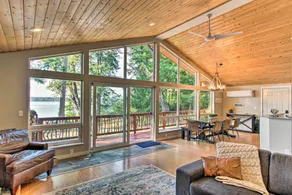 Beach Access & Views: Secluded Anderson Island Gem - Innenbereich