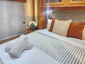 Holiday House in Laverton Modern Comfort ,Walk to Train Station,Car Hire Option - Rom