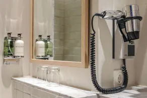 Monbijou Hotel - Bathroom