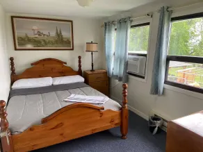 5 Bedrooms Cottage at Rice Lake! - Room