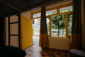 The Hosteller Bir - Room