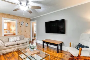 3 Mi to Dtwn! Forest City Haven w/ Furnished Patio - Interiør
