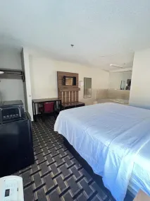 Country Hearth Inn & Suites Augusta - Room