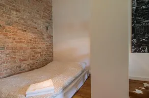 Bizzi LuxProchnika Studio - Camera