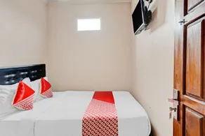 OYO 90234 Dhoho Family Guest House - Room