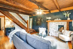 Lovely Gilbertsville Cabin w/ Patio, 4 Mi to Water - Interiør
