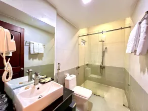 New Space Hotel Airport - Bathroom