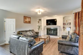 Des Moines Suburb Stay w/ Spacious Layout & Deck! - Innenbereich