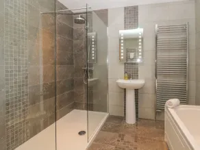 Oak Tree Cottage - Bathroom