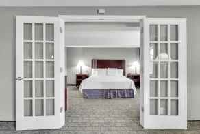 Eastlake Suites Hotel & Conference Center By OYO Urbana - Chambre