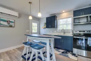 1 Mi to Beach & Pier! Chic Ocean Isle Studio - Interiør