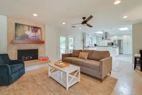 Family Gem in Paradise Valley: Hot Tub, Large Yard - Innvendig