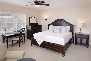 Inn at Harbor Hill Marina - Room