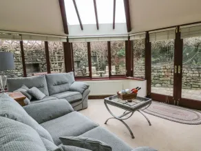 Hill Bank - Living area