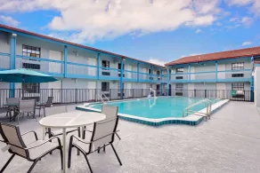 Baymont by Wyndham Jacksonville Orange Park - Pool