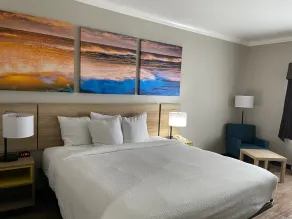 Days Inn by Wyndham Rockdale Texas - Værelse
