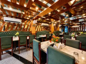 Hotel Tathagat International - Restaurant