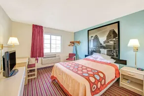 Super 8 by Wyndham San Antonio/Fiesta - Room