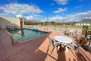 Days Inn by Wyndham Rayne/Crowley - Piscina