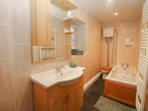 Howard's Hideaway - Bathroom