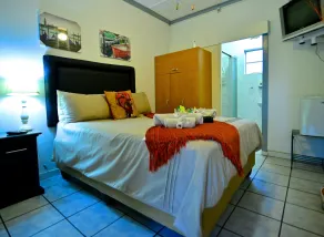Lalamo Guest House - Zimmer