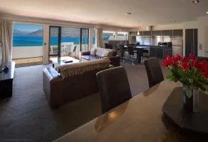 Lakefront Apartments,18 LAKE ESPLANADE ROAD - Chambre