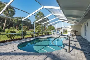 Villa Prins Two Spacious Primary Bedrooms Ensuites - Pool