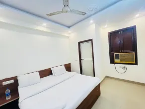 Roomshala Hotel Pub G - Chambre
