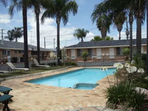 Town and Country Motor Inn - Pool