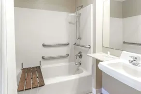 Super 8 by Wyndham Ashburn - Badeværelse