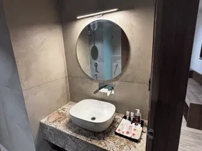 Zip By Spree Hotels Madhuram Haldwani - Bathroom