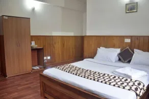 Green Leaf Resort - Room