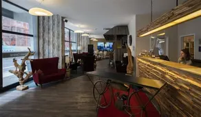 Apartamento vacacional totalmente equipado con terraza y barbacoa | Vistas a la ciudad - Recepción