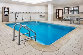 Courtyard by Marriott Stamford Downtown - Piscine