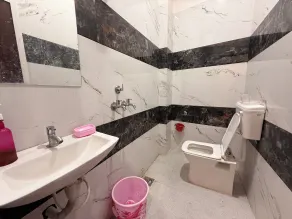 Hotel Koti Tirth - Bathroom