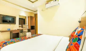 FabHotel Rr Grand - Next To Trendset Mall - Room
