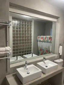 The Emerald PR - Bathroom
