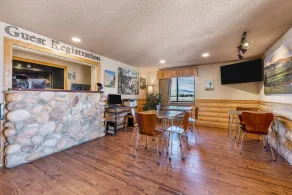 Super 8 by Wyndham Cody - Lobby