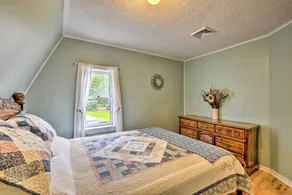 Peaceful Home w/ 11 Acres, Creek & Fire Pit! - Værelse