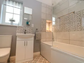 White Rose Cottage - Badezimmer