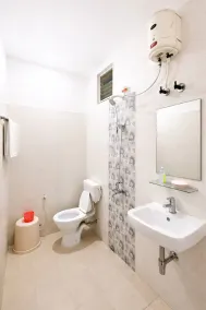 Hotel D2 Inn Wi-Fi Parking Near Beach - Bathroom