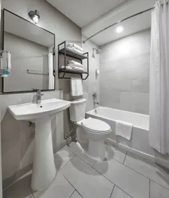 Stay Inn Express Toronto - Bathroom
