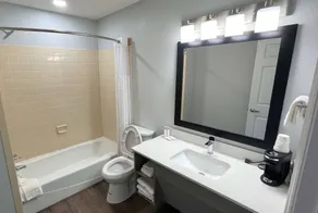 Travelodge by Wyndham Pigeon Forge Dollywood Lane - Badezimmer