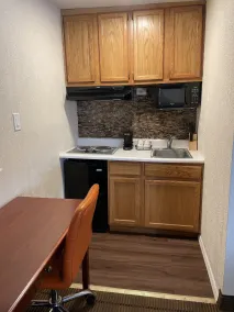 SureStay Plus by Best Western Woodbury Inn - Private kitchen