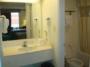 Relax Inn Savannah - Badezimmer