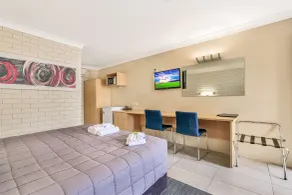 Stagecoach Inn Motel - Room